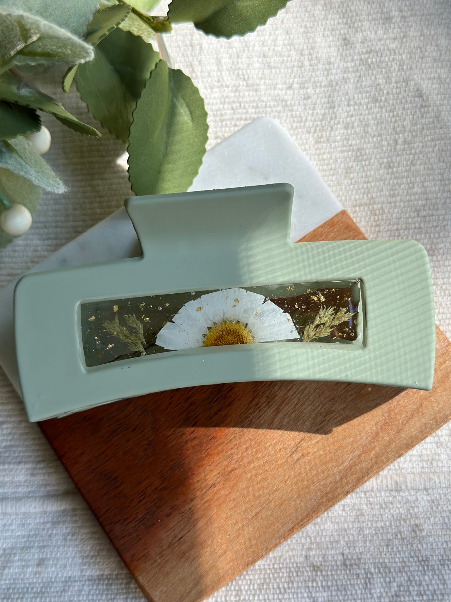 Daisy Green Clip
